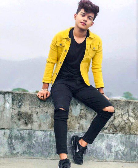 Teri Arzoo Ki To Kon Sa Gunah
Kiya LoG To ibadaT Main Puri KainaT Mang LeTa Hain InNoCeNt 😋