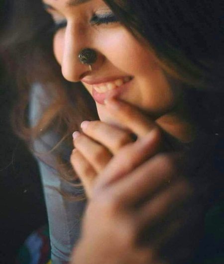 میں نکل پاتا نئیں__ یاد کے حلقے سے کبھی..
مجھکو اک شخص میں، رہ جانے کی بیماری ہے...