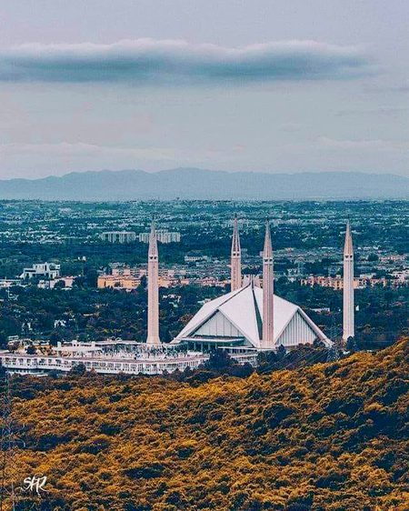 حُسن آپ کے شہر کا سر آنکھوں پہ #شاہ زیب😍
مگر ہم اسے کشمیر تو نہیں کہ سکتے🏞️