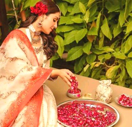 : مجھ ﮐﻮ ﺩﮬﻮﮐﺎ ﺩﮮ ﮔﯿﺎ ﻣﯿﺮﺍ ﺫﻭﻕ ﺍنتخاﺏ
۔ﺟﻮ ﻟﻮﮒ ﻣﯿﺮﮮ ﻧﮧ ﺗﮭﮯ،ﻣﺠﮭﮯ ﻭہی ﺍﭼﮭﮯ ﻟﮕﮯ