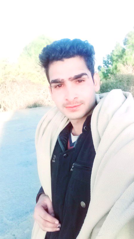 Aa basay hain tere dayaar se door.....
Rehnay walay to hum wehin k hain... ❤😍