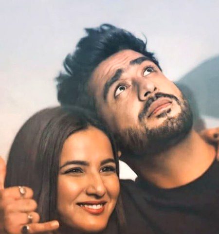 پتہ نہیں کیوں تم سے اتنی مُحبت ہوگئی ہے کہ ہر چیز سے زیادہ مجھے تیری عادت ہوگئی ہے🤩