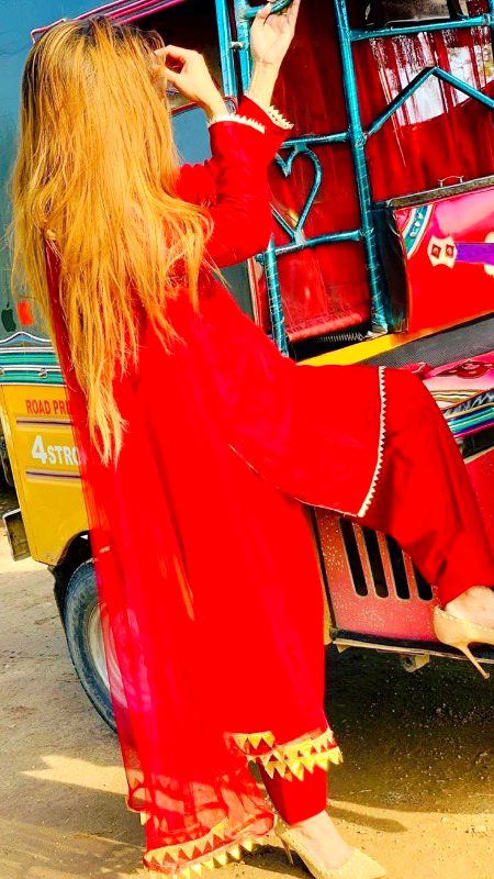 ہمارے کردار کے داغوں پہ طنز کرتے ہو😶 ہمارے پاس بھی آئینہ ہے, دکھائیں کیا