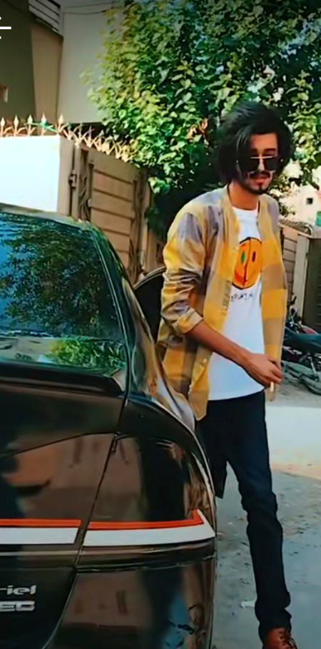 tri.ankho men DekhtA hai oyr tojhe😍
Mri aknho men dekhta hai kay😍