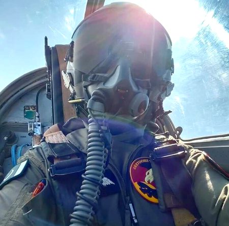 شوق  پرواز  رکھتے  ہو  تو  شاہین  بنو ...
یوں تو کوے بھی ہواوں میں اڑا کرتے ہیں...✨