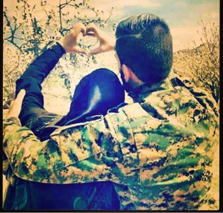 Tery kandye sy he lgh k yraa beetye umer sari😍😍😍