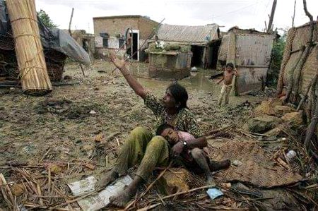 کتاب سادہ رہے گی کب تک ؟
کبھی تو آغاز ِ باب ھو گا ۔۔۔
جنہوں نے بستی اجاڑ ڈالی ۔۔۔
کبھی تو ان کا حساب ھو گا ،