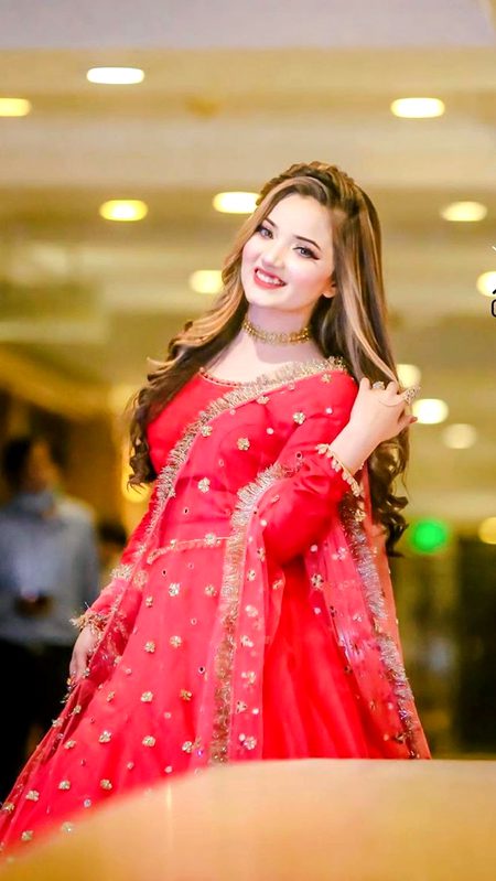 ایک میں جو خود کو نہ سمجھ سکی👧🤷آج تک اور ایک لوگ👥نہ جانے کیا کیا سمجھتے ہیں مجھے🤔🤓