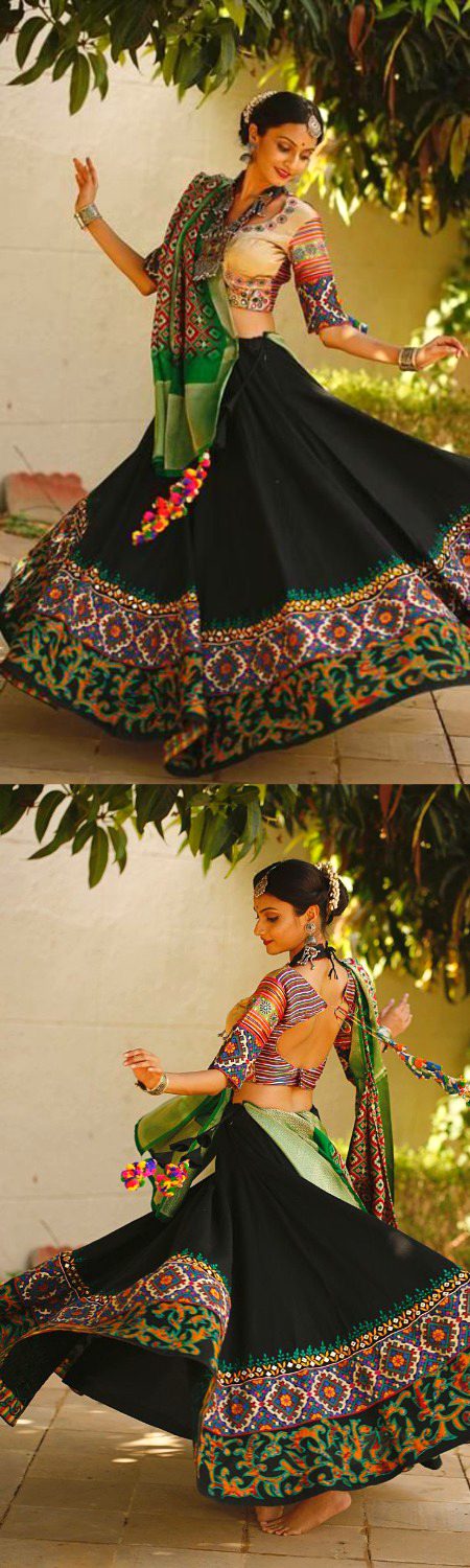 اس کی کتھئی آنکھوں میں ہیں جنتر منتر سب
چاقو واقو، چھریاں وریاں، خنجر ونجر سب
جس دن سے تم روٹھیں، مجھ سے روٹھے روٹھے ہیں
چادر وادر، تکیہ وکیہ، بستر وستر سب

مجھ سے بچھڑ کے وہ بھی کہاں اب پہلے جیسی ہے
پھیکے پڑ گئے کپڑے وپڑے، زیور ویور سب
آخر کس دن ڈوبوں گا میں فکریں کرتے ہیں
دریا وریا، کشتی وشتی، لنگر ونگر سب

عشق وشق کے سارے نسخے مجھ سے سیکھتے ہیں
ساگر واگر، منظر ونظر، جوہر ووہر سب
تُلسی نے جو لکھا اب کچھ بدلا بدلا ہے
راون واون، لنکا ونکا، بندر وندر سب

چمنِ دکھ کے باسی ہیں، دردِ شہر کے بانی ہیں
یہ محسن وحسن، غالب والب، ساگر واگر سب

راحت اندوری