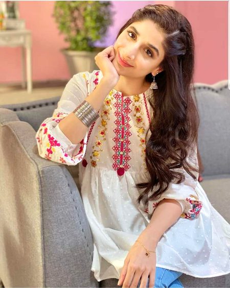 ہم اداس لوگ یونہی نہیں مسکراتے.....!!!😊
غموں سے چھین کر لاتے ہیں ہنسی اپنی.!🙃