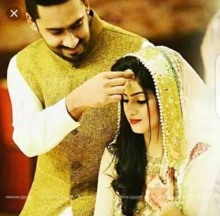 Hasrat e dedar b Kia cheez Hy sahib✍️
Woh samanye hon toh musalsel dekha b nii jata🥰