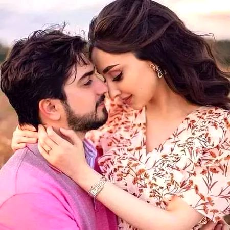 ذرا سا بیٹھ 😌😌ابھی اور بات کر مجھ سے💏💏 حسین شخص😘😘 میرا دل نہیں بھرا تجھ سے💋💋