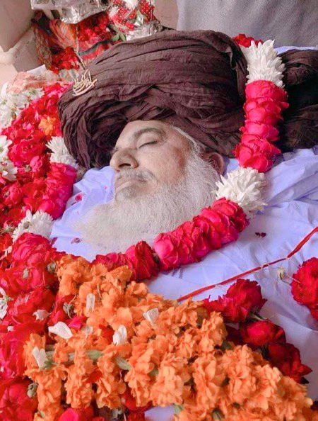 خواب در خواب ڈھونڈتی ہے نظر
کیا تجھے سچ میں کھو دیا ہم نے😭😭😭