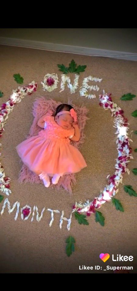 Jin Ka Hin Betiyan.. 
Wo Tu Khty Hin.. 
Priyon Ke Desh Me Wo Tu Rhty Hin...