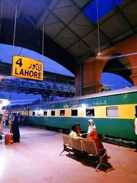 Kon kon chaly ga mery sath?? Khana meri trf se free..😎😎