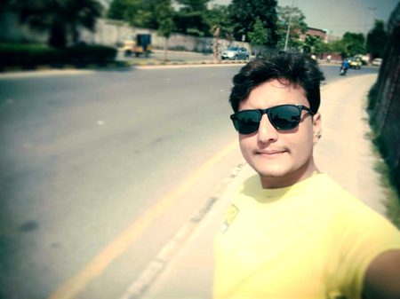 زیادہ مان بھی اچھا نہیں ہوتا بعض دفعہ بنا کسی خاص وجہ کے بھی لوگ آپکو اپنی زندگی سے اُٹھا کر باہر پھینک دیتے ہیں....!!
