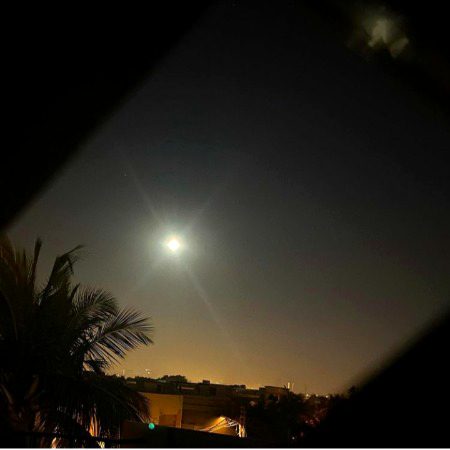 Aik chand tanhaa khara rha....
Mere Asamaan sy zara peray 🌕