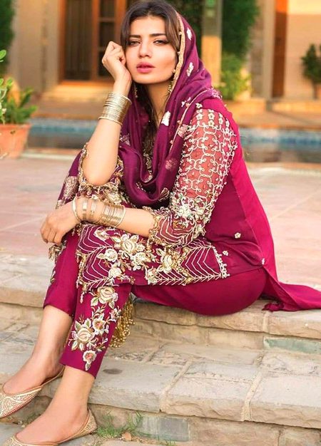 فتنے اُٹھا رہا ہـــــے تیرا شباب کیا کیا
یہ مے فروش آنکھیں یہ حُسنِ کافرانہ
💞