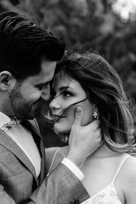 اُس اِک حِجاب پہ 😘😘سو بے حِجابیاں صَدقے 😌😌جہاں سے چاہتا ہُوں😗😗 تُم کو دیکھتا ہُوں...
مَیں😚😚