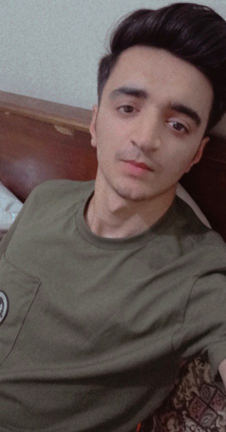 میری راتوں کی رونق چھین لی اس نے 
_
وہ شخص اب مجھ سے بات نہیں کرتا 
 🥀