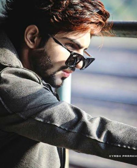 ہم سٹائل تو صرف شوق کے لئے کرتے ہین ورنہ زمانے کے لئے تو
ہماری نشیلی آنکھ کا اشارہ ہی کافی ہے