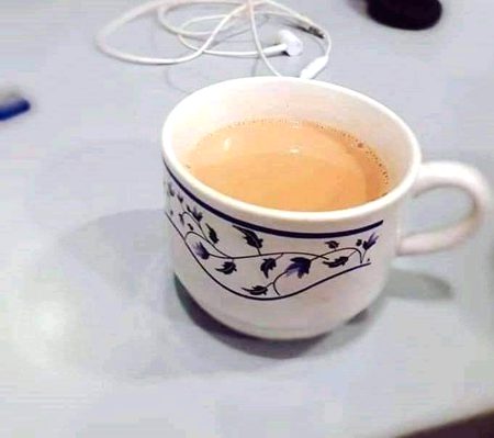 کوئی تَر دِید کا صَدمہ ہے نہ اَثّبات کا دُکھ
جَب بِچھڑنا ہی مُقدّر ہے، تو کِس بَات کا دُکھ!!!؟؟

مِیز پہ چَائے کا بَھاپ اُڑاتا ہُوا کَپ
اور سَاتھ میں رَکھا ہے، نہ ہونے والی مُلاقات کا دُکھ!!!