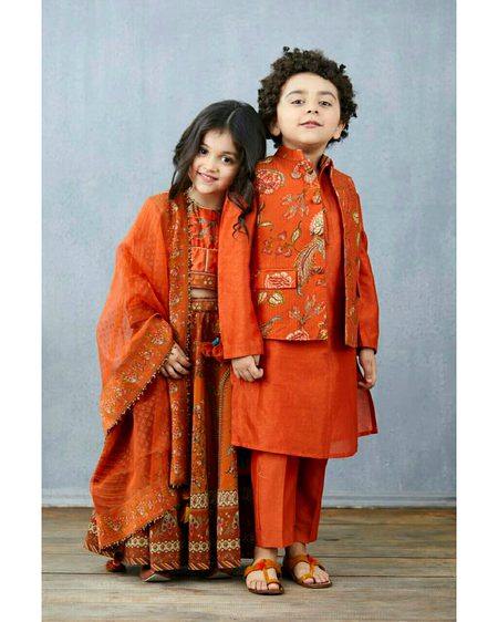 جو تم سے ہوسکے تو نام بھی نہ لو محبت کا
یہ ایسا سانحہ ہے جو  زندگی برباد کر دے گا۔❣️