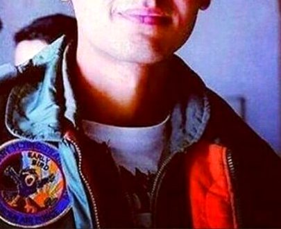 Hyy this deep line between your lips.

Why do you kill Iqbal's Shaheen?❤❤❤