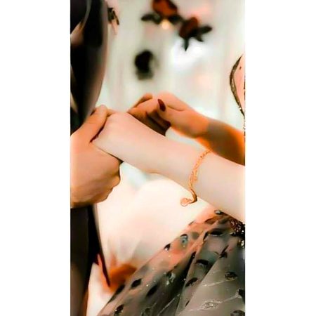 Mre hatho mn apne hath de do jana🤭🙈