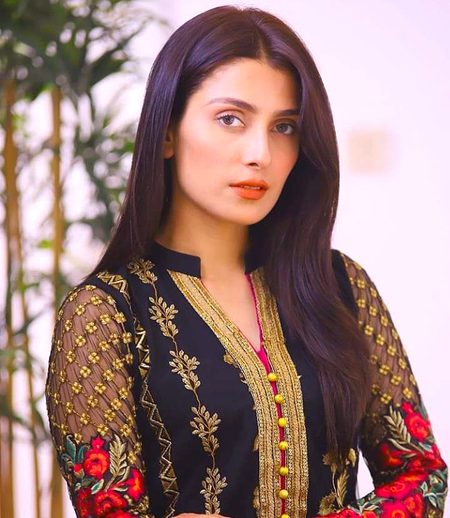 عزیز اتنا ہی رکھو کہ جی سنبھل جائے ❤❤
❤❤اب اس قدر بھی نہ چاہو کہ دم نکل جائے