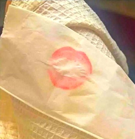 اظہارِ محبت کے لیے تم اپنے بوسے...
کاغذ میں لپیٹ کر بھیج سکتی ہو ❤
...