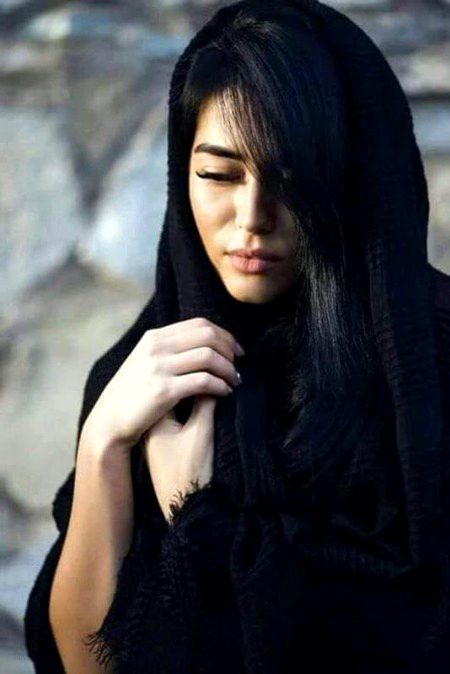 میں نے پرکھا ہے اپنے سیاہ بخت کو
میں جسے اپنا کہہ دو وہ میرا نہیں رہہتا💯