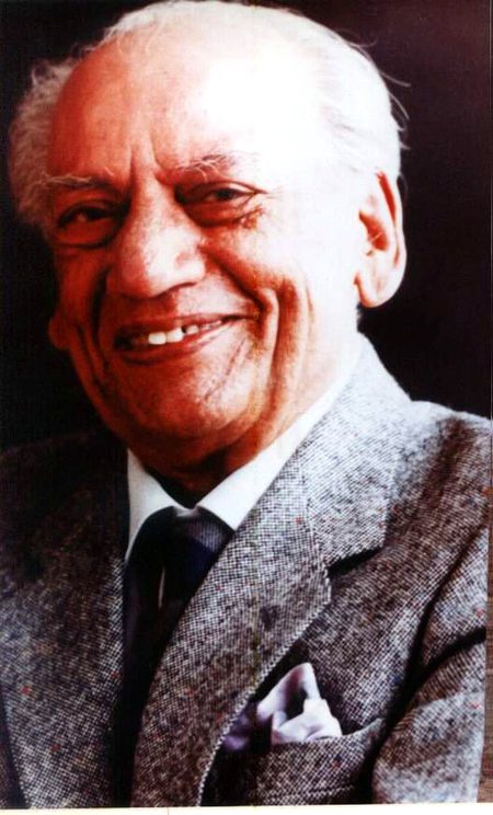 جو رکے تو کوہ گراں تھے ہم جو چلے تو جاں سے گزر گئے۔۔!❤رہ یار ہم نے قدم قدم تجھے یادگار بنا دیا۔۔فیض احمد فیض