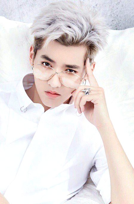 Hum Ishq Ke Us Muqaam Pey Kharhew Hain !!
Jahan Dill Kisi Aur Ko Chahey Toh Gunah Lagtaw Hx ❤ ='))