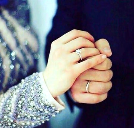 تم کِسی خواب کی صورت
نِگاہوں میں اترتے ہو
چشمہءِ شوق میں آ کر
اور زیادہ نِکھرتے ہو
بتاؤ تو سہی جاناں!
کَس کی خاطر سنورتے ہو
تم کِسی خواب کی صورت
نِگاہوں میں اترتے ہو