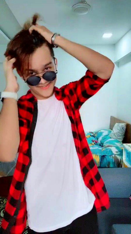 - 🥀🙂 -Haath Choorh Deneeh Waaly Kii Apniih Azziiyat Ha"🙂_-Aur Hath Churwaah Leneh Waaly Kiih Apniih Kahaanii Ha"🍀) :v Lekiin Ess Emaal Meh Muhabbat Yateem h0 Jaatih Ha"🔥)