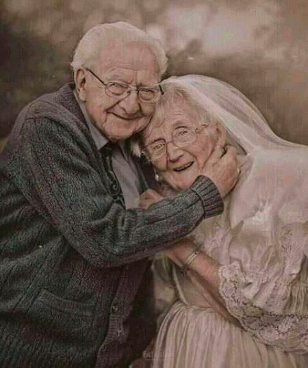 Umar dhal jati hai muhabten nhi...💞💞💞