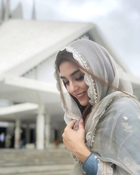 ایک پل کے لیے ہی سہی کسی اور کے
چہرے کی مسکراہٹ بنو☺️