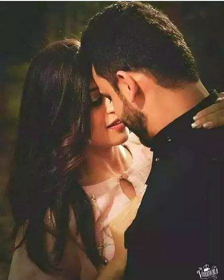 : رگ رگ میں پھیلی ہے تیرے پیار کی خوشبو 🥰 میں مہک جاؤں جو تو پاس بلا لے...
مجھ کو