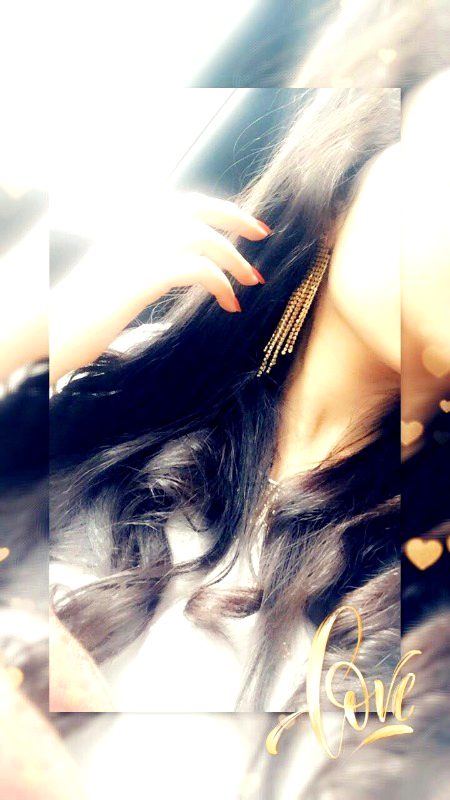 کچھ خاص دلوں کوعشق کے الہام ھو تے ہیں ❤️

محبت معجزہ ہے, معجزے کب عام ہوتے ہیں.💯💞