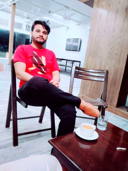 سامنے دیکھ کر تیرے ہاتھوں کی چائے_☕

جی چاہتا ہے تیری بانہوں میں مر جائیں_!!-