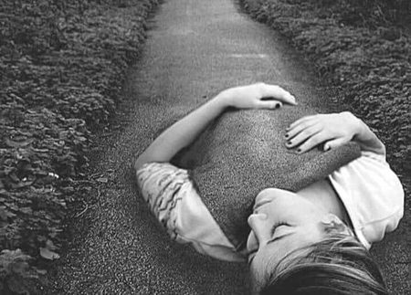 سنا ہے موت اک پل کی  بھی مہلت نہیں دیتی
اگر میں اچانک مرجاؤں تو معاف کر دینا👏