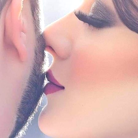 💕مدت میں وہ پھر تازہ ملاقات کا عالم💕
💕خاموش اداؤں میں وہ جذبات کا عالم💕
💕اللہ رے وہ شدت جذبات کا عالم💕
💕کچھ کہہ کے وہ بھولی ہوئی ہر بات کا عالم💕
💕عارض سے ڈھلکتے ہوئے شبنم کے وہ قطرے💕
💕آنکھوں سے جھلکتا ہوا برسات کا عالم💕
💕وہ نظروں ہی نظروں میں سوالات کی دنیا💕
💕وہ آنکھوں ہی آنکھوں میں جوابات کا عالم۔💕
Rajpoot 💕