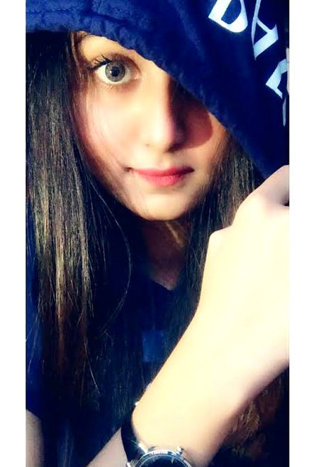 سوال میں ہی رہنے دو مجھے  یقین مانو جواب بہت برا دیتی ہوں میں😣😣😣😣😣