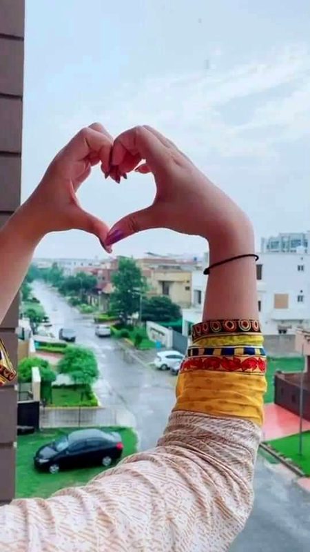 Logoh ko Meri btyn smjh nii aati 😞or aik woh Hy joh meiree bton Mai khoyah rehtah Hy 🤩hyy sadhkye 💓