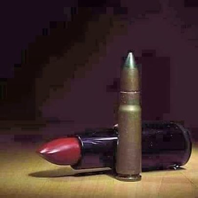 دونوں قاتل ہیں شکل ایک جیسی ہے 
لیکن طریقہ واردات الگ الگ ہے