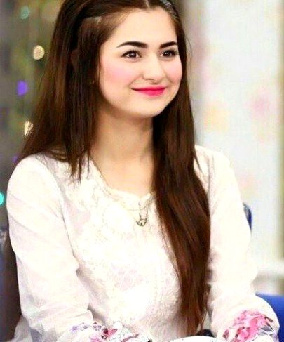 تمہارا نام بھی پڑھ لوں تو
میری آنکھیں مسکراتی ہیں