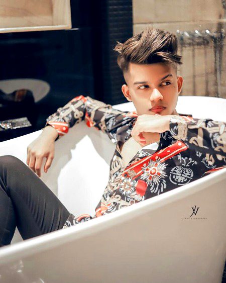 -_🥀 - Koii Nhii Martaw Kisii K Bagaiir :))
  Waqt Sab kOo Jinaw Sikhaw Dεtaw Haiiw    " InNoCeNt🍁