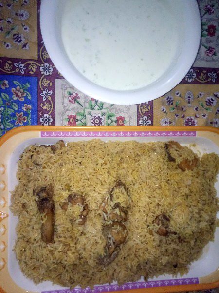 Aneeeb bhai biryaani Chalaai bhai.....biryani chor kr gyaa tha.....