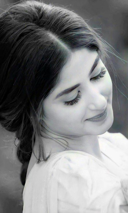 بعض اوقات کوئی ہماری خاموشی کا بھی مستحق نہیں ہوتا_اور ہم اُسے احساسات کے ترجمے سُنا رہے ہوتے ہیں